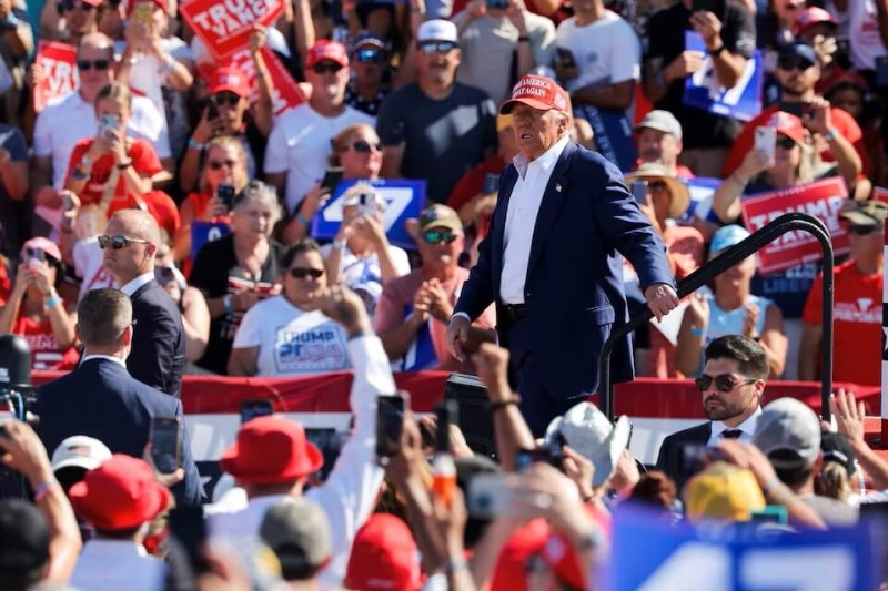 特朗普21日在搖擺州北卡羅來(lái)納州造勢(shì)。