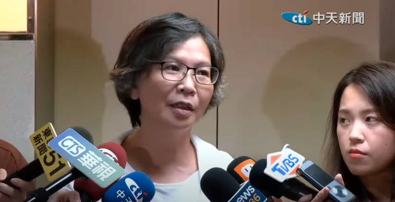 民眾黨前“立委”蔡壁如21日出席“第三勢力興衰起落研討會”，會前接受媒體聯(lián)訪。