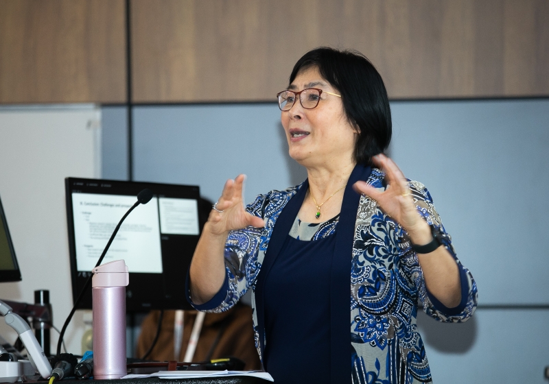 在香港嶺南大學(xué)做講座。