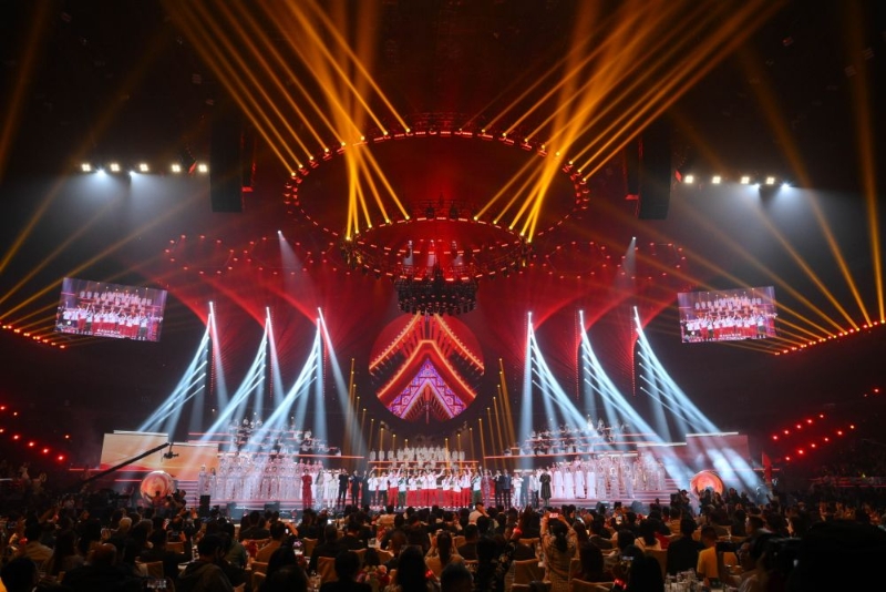 9月22日，眾人在演唱《大中國》。