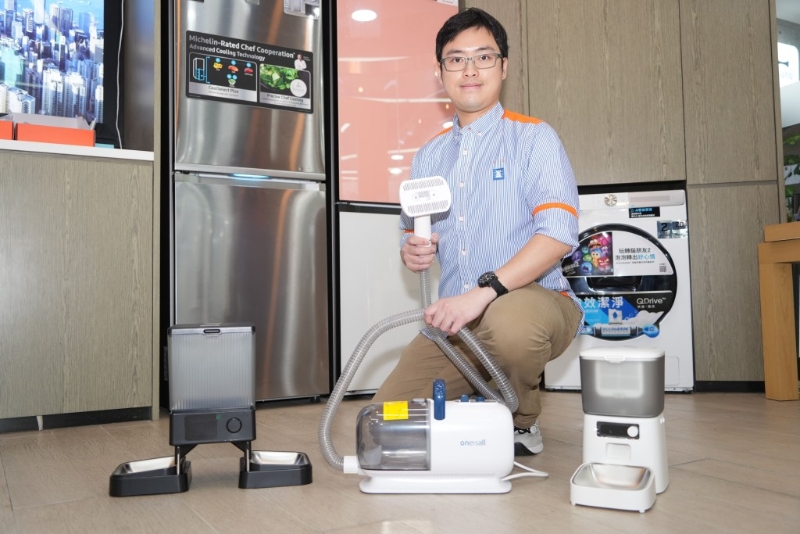 豐澤電器的Senior Customer Advisor John Chin 提到，除根據(jù)寵物護理需要而入手外，可以特別留意實際操作。