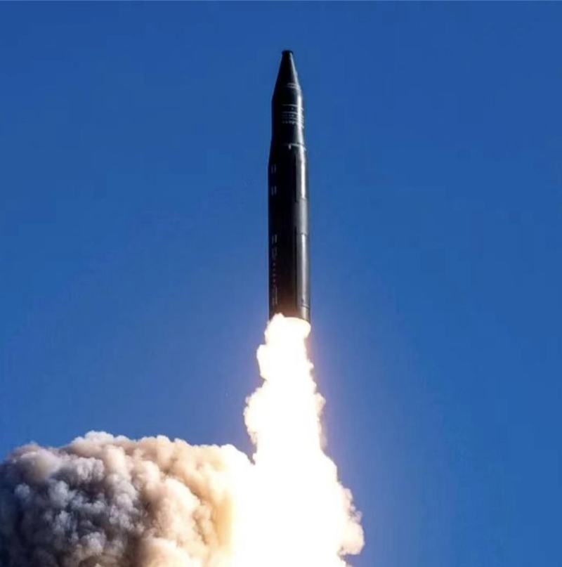 洲際彈道導(dǎo)彈發(fā)射照片。