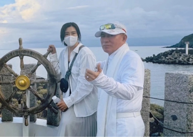 戴上口罩的王祖賢充滿仙氣。