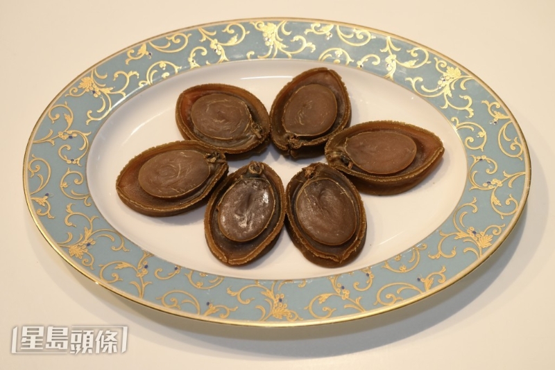 張師傅選用日本網(wǎng)鮑入饌。