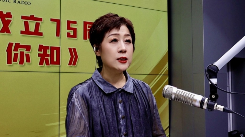 北京廣播電視臺(tái)副總編輯李秀磊預(yù)祝節(jié)目開播大吉，收聽收視長虹。