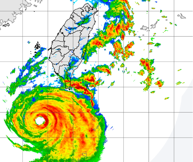 山陀兒將在南臺灣登陸，雷達(dá)回波圖已可看出清晰臺風(fēng)眼。氣象署提供