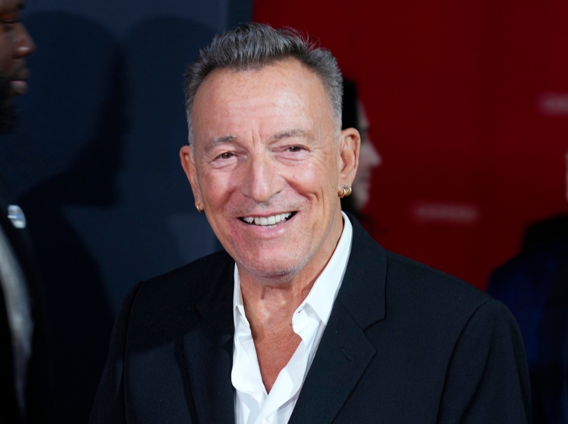 美國樂壇老將布魯斯·斯普林斯汀表態(tài)支持哈里斯。 圖為今年9月他在多倫多影展出席紀(jì)錄片首映會(huì)留影。 美聯(lián)社