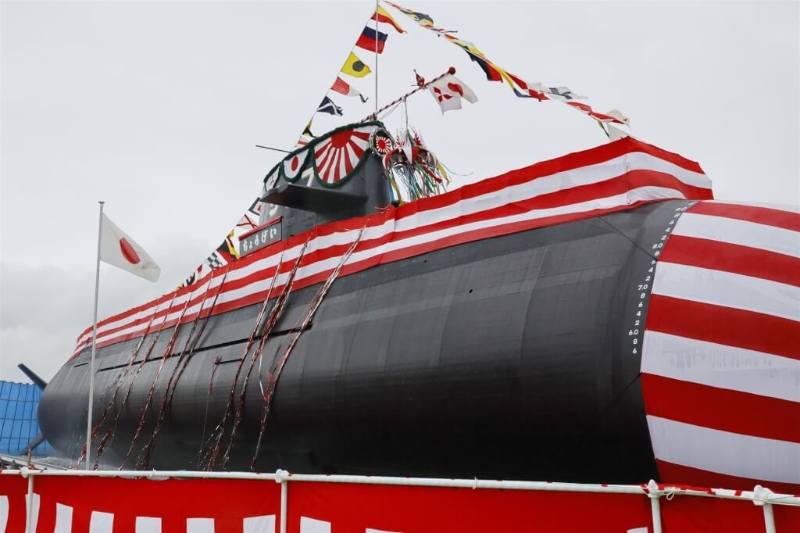 日本海上自衛(wèi)隊(duì)最大型的“大鯨級(jí)”潛艦第5艘艦“長(zhǎng)鯨號(hào)”4日舉行命名及下水典禮。 （共同社）