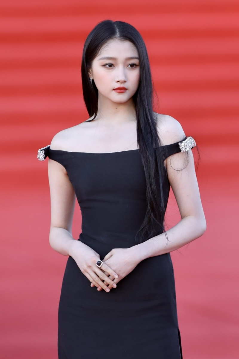 關(guān)曉彤，滿族老姓瓜爾佳氏，生于北京，中國女演員、歌手。 中新社