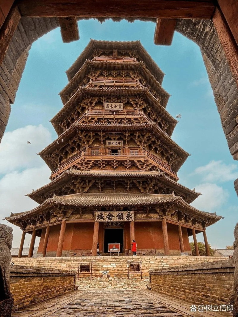 今年國(guó)慶長(zhǎng)假，各地的人文古跡類景點(diǎn)大熱。圖為山西應(yīng)縣木塔。小紅書(shū)