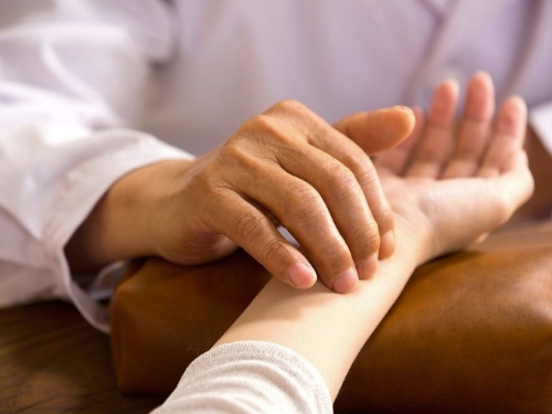 團(tuán)結(jié)香港基金建議評(píng)估中醫(yī)人手 團(tuán)結(jié)香港基金建議評(píng)估中醫(yī)人手