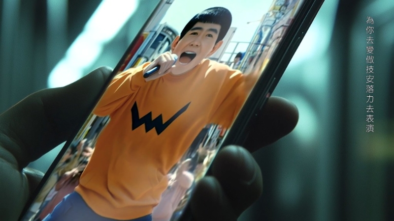 之后黎明又化身《多啦A夢》的技安（胖虎）「落力去表演」。