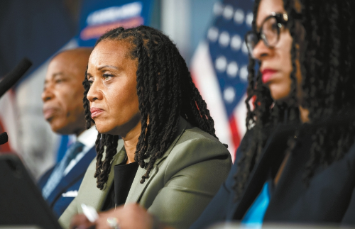 亞當(dāng)斯核心內(nèi)圈再有人事變動(dòng)