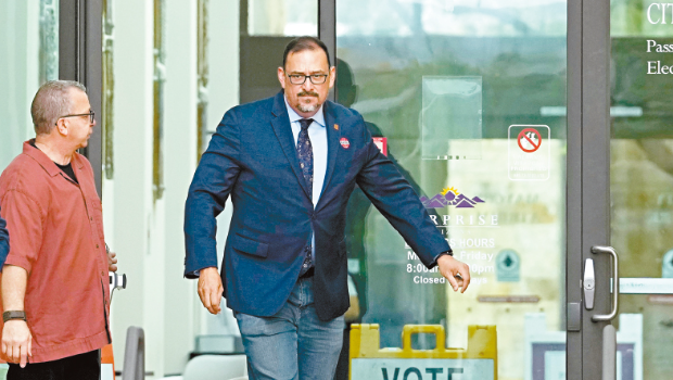 亞利桑那州州務(wù)卿豐特斯 亞利桑那州州務(wù)卿豐特斯