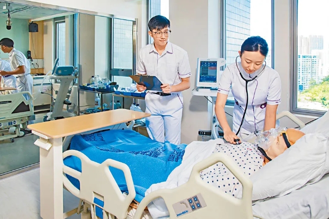 東華學(xué)院的畢業(yè)生在就業(yè)市場極具競爭力，深受醫(yī)療業(yè)界認(rèn)同。