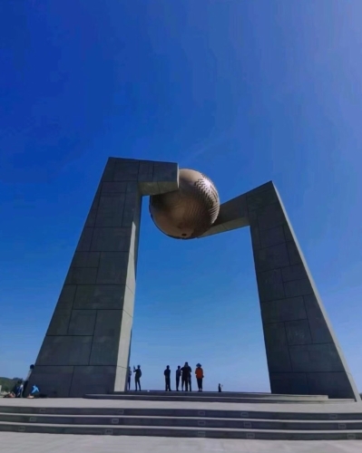 南澳島自然之門是全國11座北回歸線標(biāo)志塔之一。