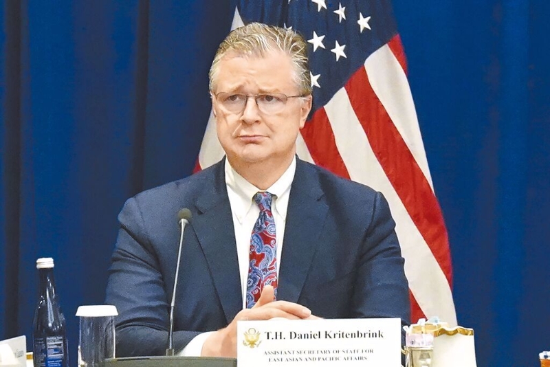 美國(guó)務(wù)院亞太助卿康達(dá)8日重申，美國(guó)的「一個(gè)中國(guó)」政策沒(méi)有改變，反對(duì)兩岸任何一方片面改變現(xiàn)狀，也不支持臺(tái)灣獨(dú)立。（美聯(lián)社）