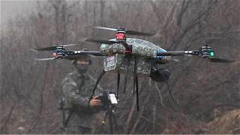 2023年1月，一名韓國士兵在美韓聯(lián)合軍演期間操作無人機。 美聯(lián)社