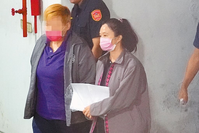 北檢偵辦京華城弊案15日提訊在押的臺北市議員應(yīng)曉薇（右）及助理吳順民，以利厘清相關(guān)案情。