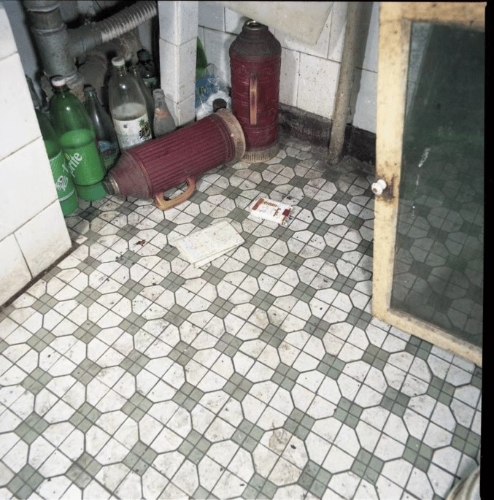 疑犯姚某在現(xiàn)場(chǎng)留下一張上海地圖和一包香煙。 上海警方