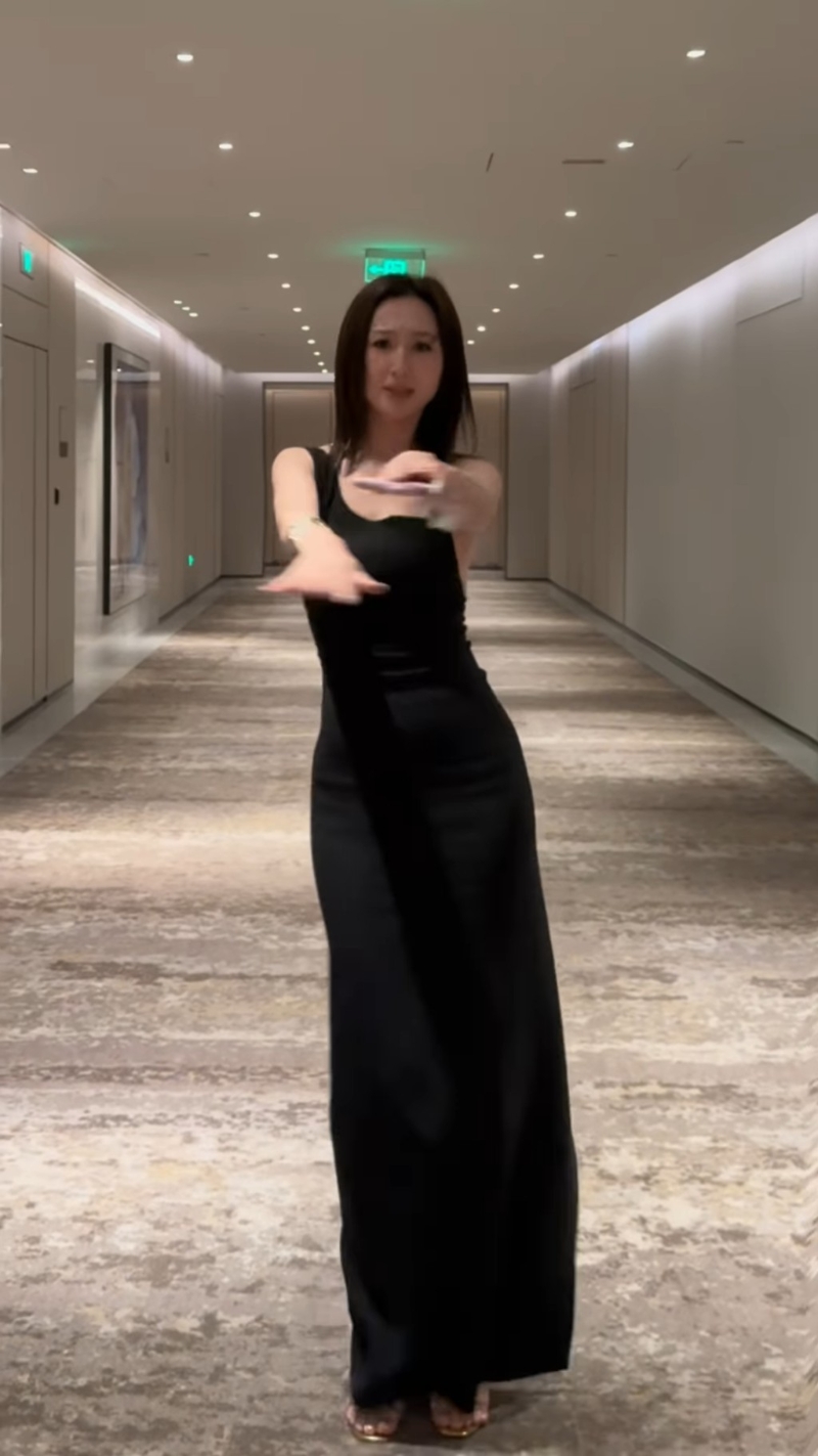 昨日（21日），高海寧在IG上發(fā)布了一條在酒店走廊跳舞的影片。