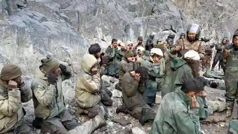 2020年中印邊境沖突，中方俘虜印方士兵。（網(wǎng)絡(luò)圖片）