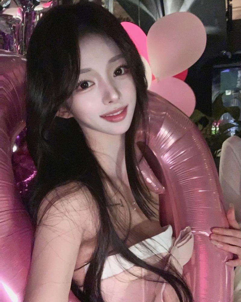 一位瘋狂粉絲得知趙芮梨住所后，其后在門外埋伏近13小時。