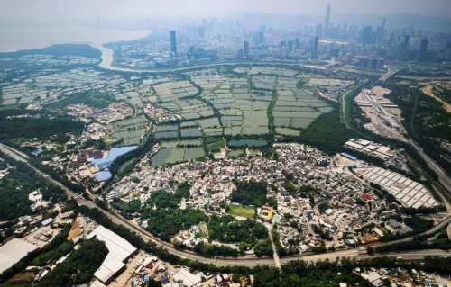 《施政報告》提出推進北部都會區(qū)發(fā)展，深化大灣區(qū)合作。