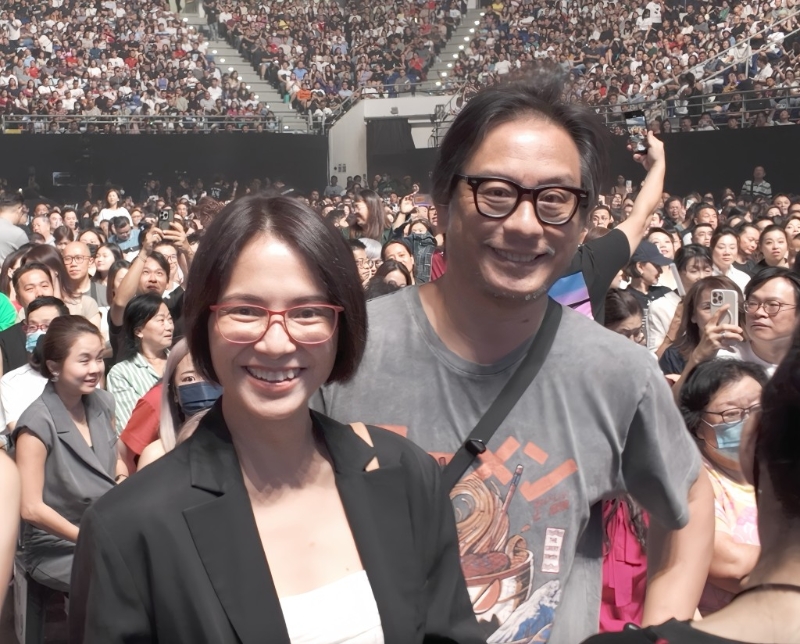 華仔為彭順演出的新戲《危機(jī)航線》仍在熱映中，難得彭導(dǎo)和太太李心潔這晚作為座上客。