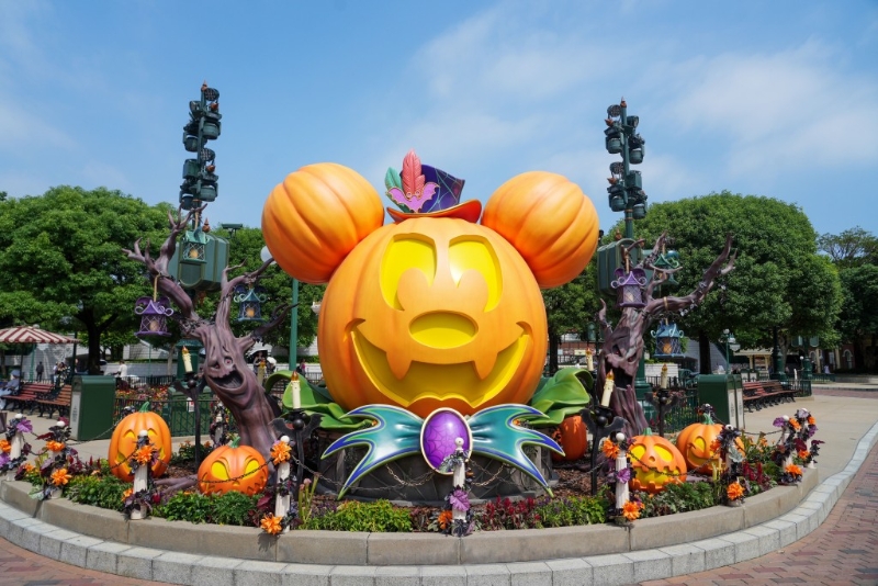 今年香港迪士尼樂園將于9月13日至10月31日舉行“Disney Halloween Time”萬圣節(jié)活動，園內(nèi)換上主題裝飾。