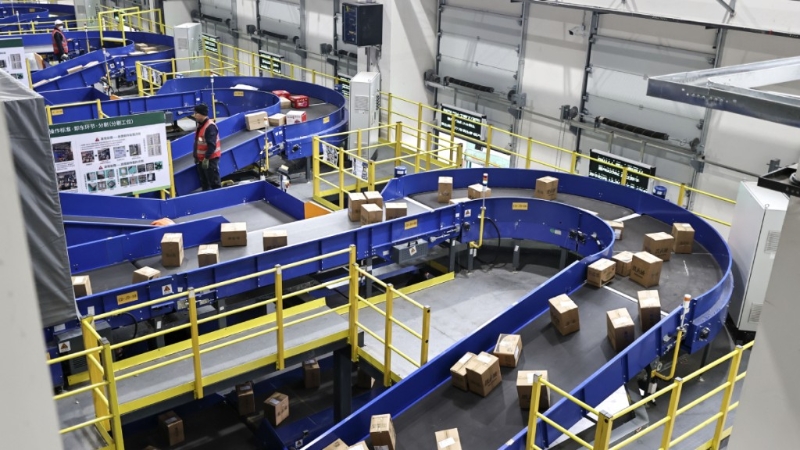 在包郵效應下，雙11期間電商的海外訂單大幅增加。中新社