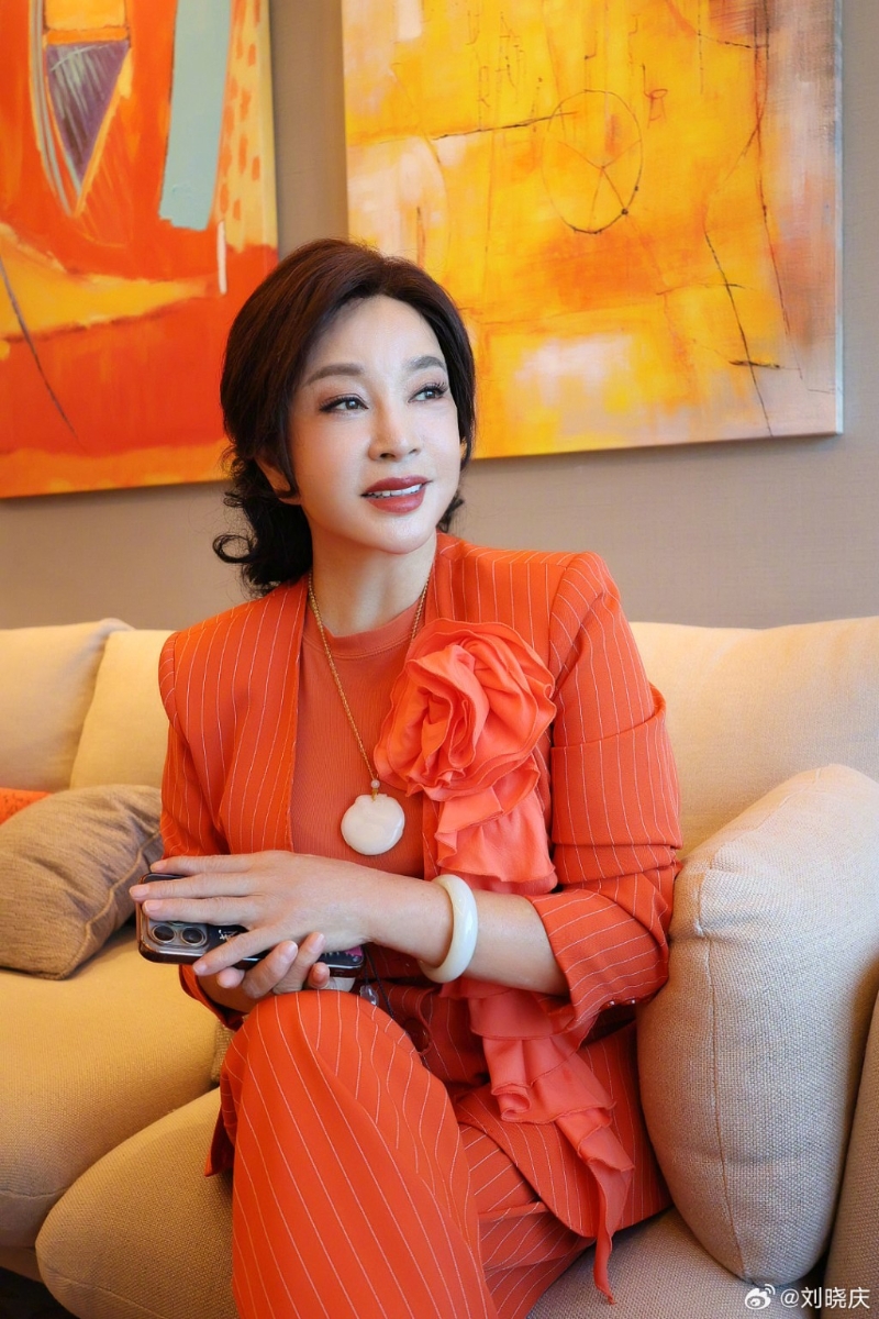 劉曉慶爆出疑似婚內(nèi)出軌風(fēng)波。