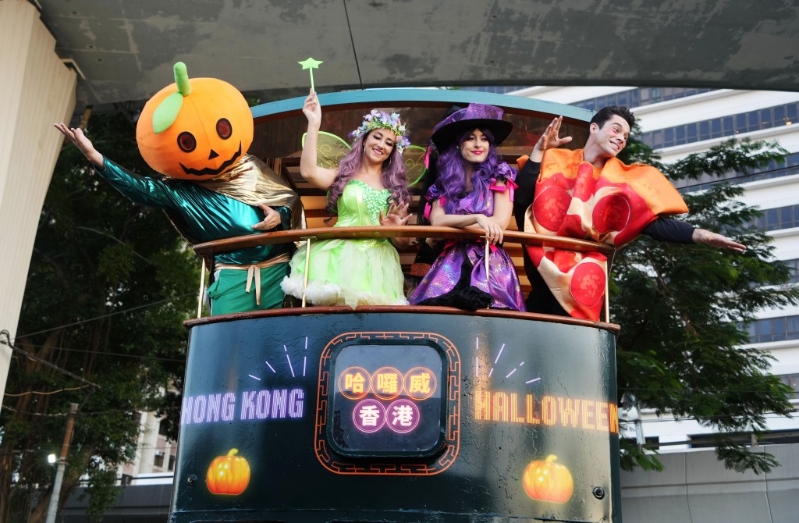 “哈羅威香港”電車傍晚出動(dòng)。 吳艷玲攝