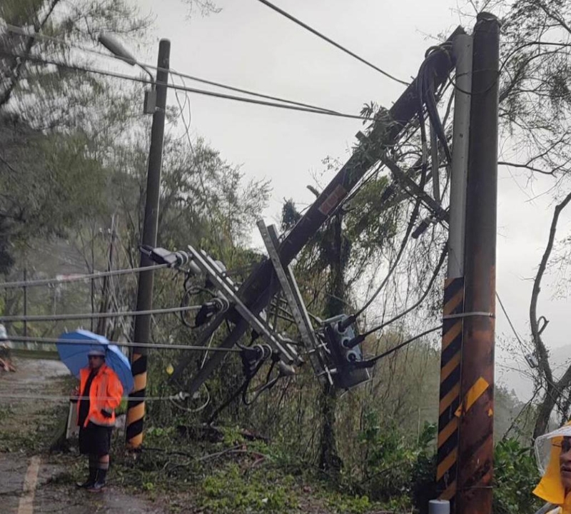 康妮暴力襲臺(tái)