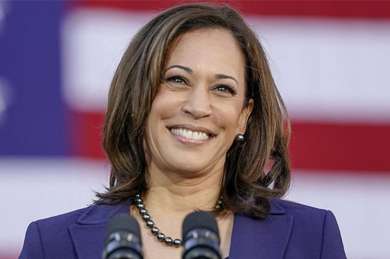 英國《經(jīng)濟學(xué)人》30日公布一份民調(diào)預(yù)測指出，民主黨候選人哈里斯的勝算上升了6個百分點，能夠和特朗普打平手，與21日公布的民調(diào)結(jié)果南轅北轍。