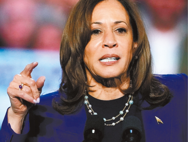 副總統(tǒng)賀錦麗批評(píng)特朗普的保護(hù)女性論。 她指是特朗普貶低女性的另一例證，反映他輕視女性的抉擇能力。 法新社