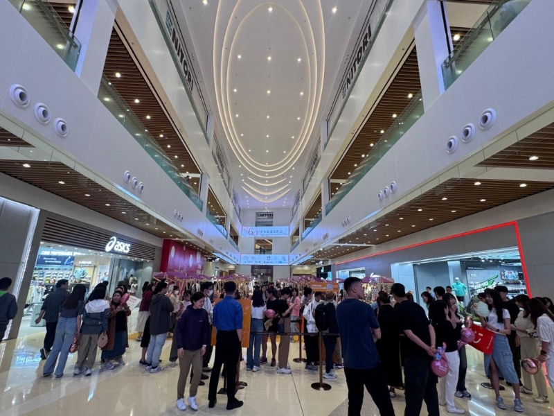 首日開業(yè)人頭涌涌