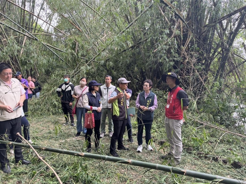 趙卿惠(右二) 趙卿惠(右二)