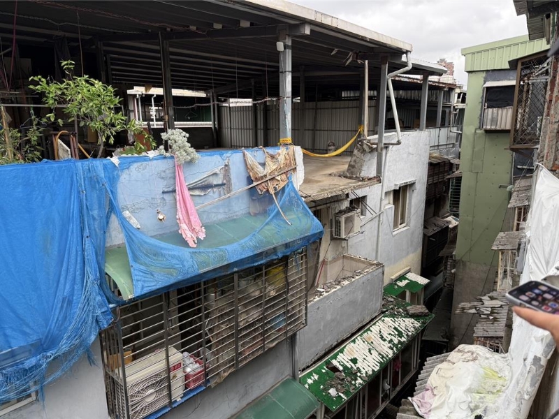 女兒墻被摧毀 女兒墻被摧毀