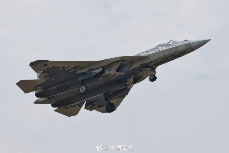 俄羅斯Su-57隱形戰(zhàn)機首次飛抵中國珠海參加中國航展。