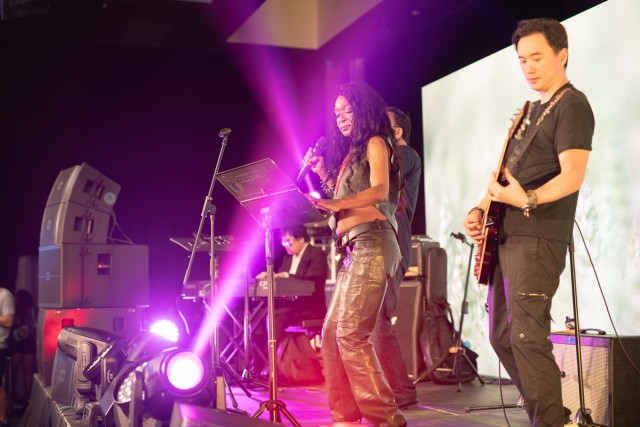 現(xiàn)場音樂表演 現(xiàn)場音樂表演