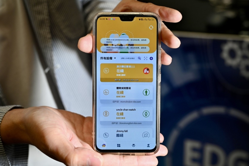 設(shè)備發(fā)出警報后，Smart Love 智會愛快速通過多渠道通知緊急聯(lián)絡(luò)人及時處理。