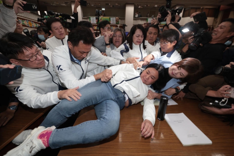 臺灣立法院上演肢體沖突。中時新聞網(wǎng)