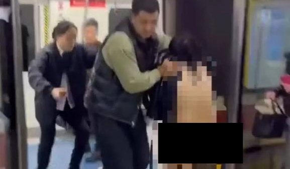 沈陽地鐵驚現(xiàn)全裸女 沈陽地鐵驚現(xiàn)全裸女