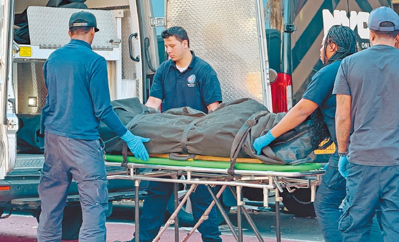 華裔游民被捅死。