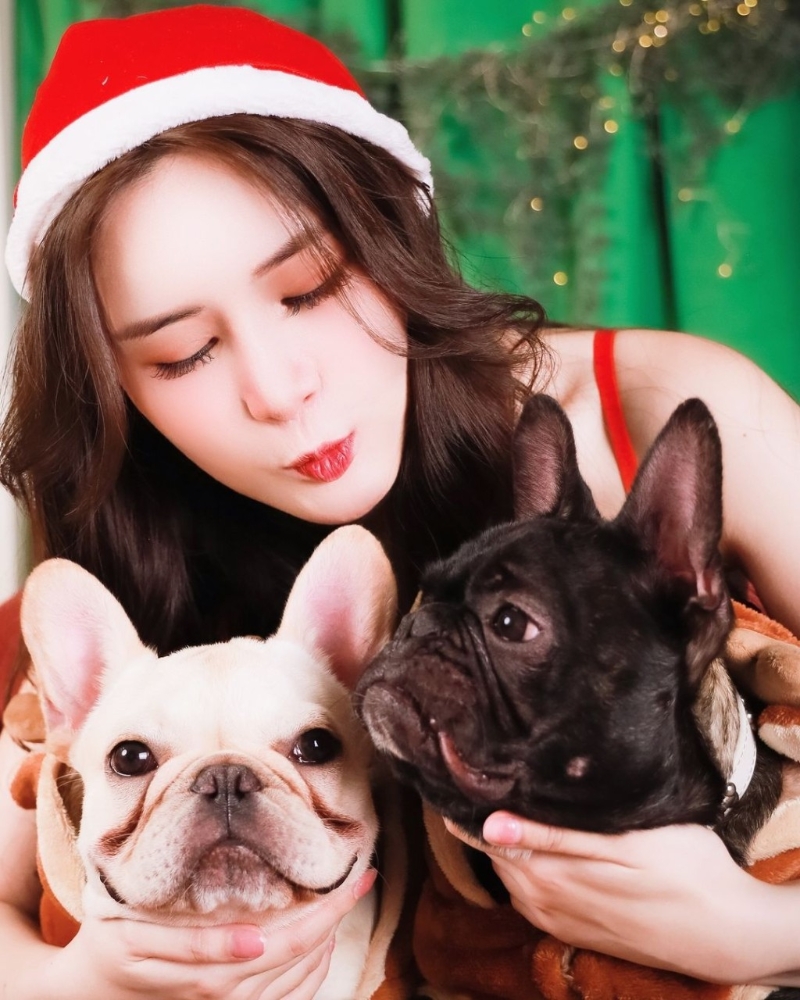 臺(tái)灣AV女優(yōu)艾熙今年27歲。IG@ aixi bb