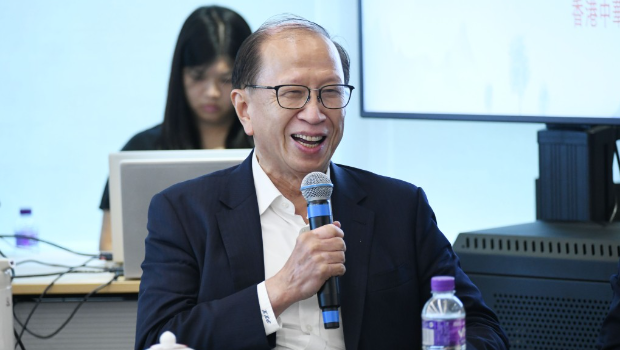 貝鈞奇指夏寶龍的說(shuō)話(huà)亦是鼓勵(lì)工商界、企業(yè)家繼續(xù)要充滿(mǎn)信心，對(duì)國(guó)家開(kāi)放進(jìn)一步深化改革。