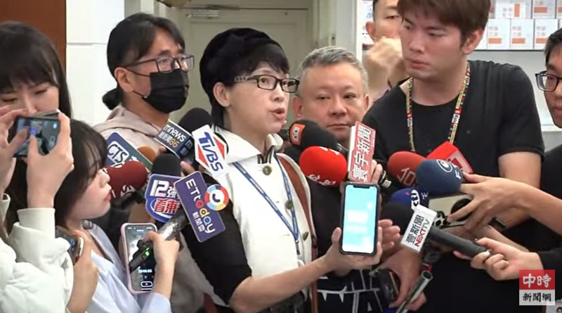 璩美鳳控柯文哲性騷，今（12）日秀出與柯的對話截圖，并還原整起事件。