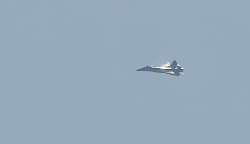 解放軍一線戰(zhàn)機升空表演。