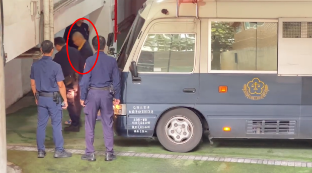 確定延押后首遭檢方提訊 柯文哲竟以“此造型”現(xiàn)身北檢。